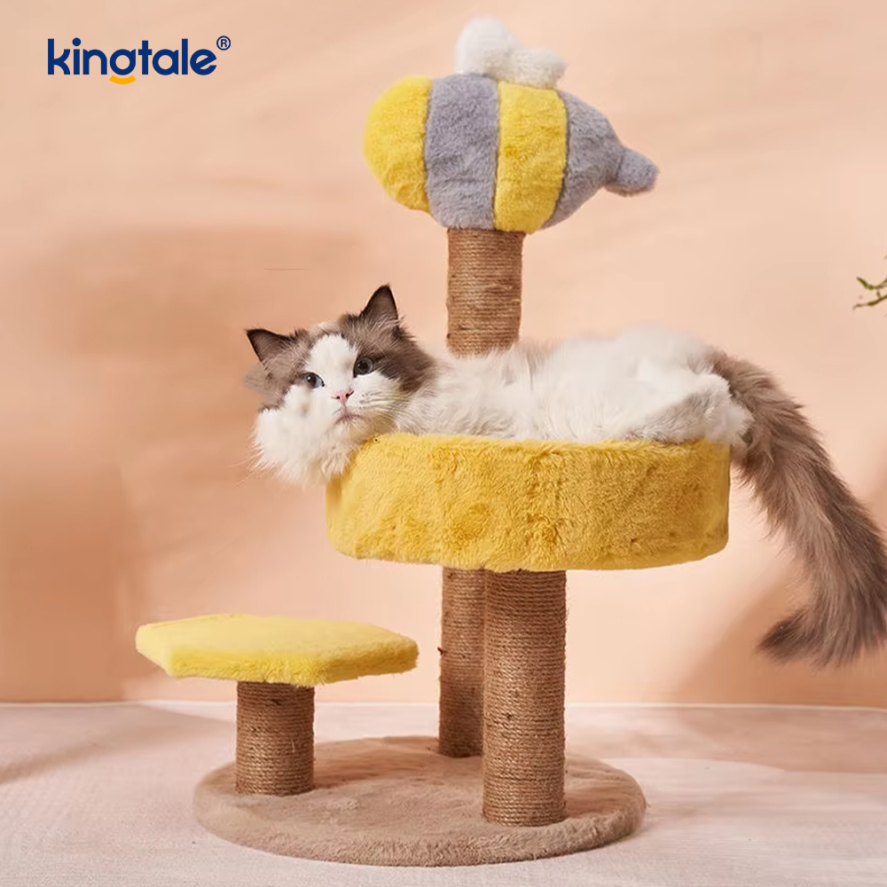 Poste para arranhar com cama para gatinhos pequenos dentro de casa